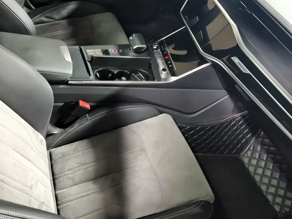 Audi A6L — миниатюра 12