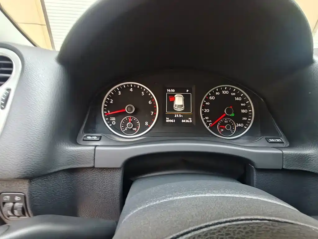 Volkswagen Tiguan — миниатюра 13