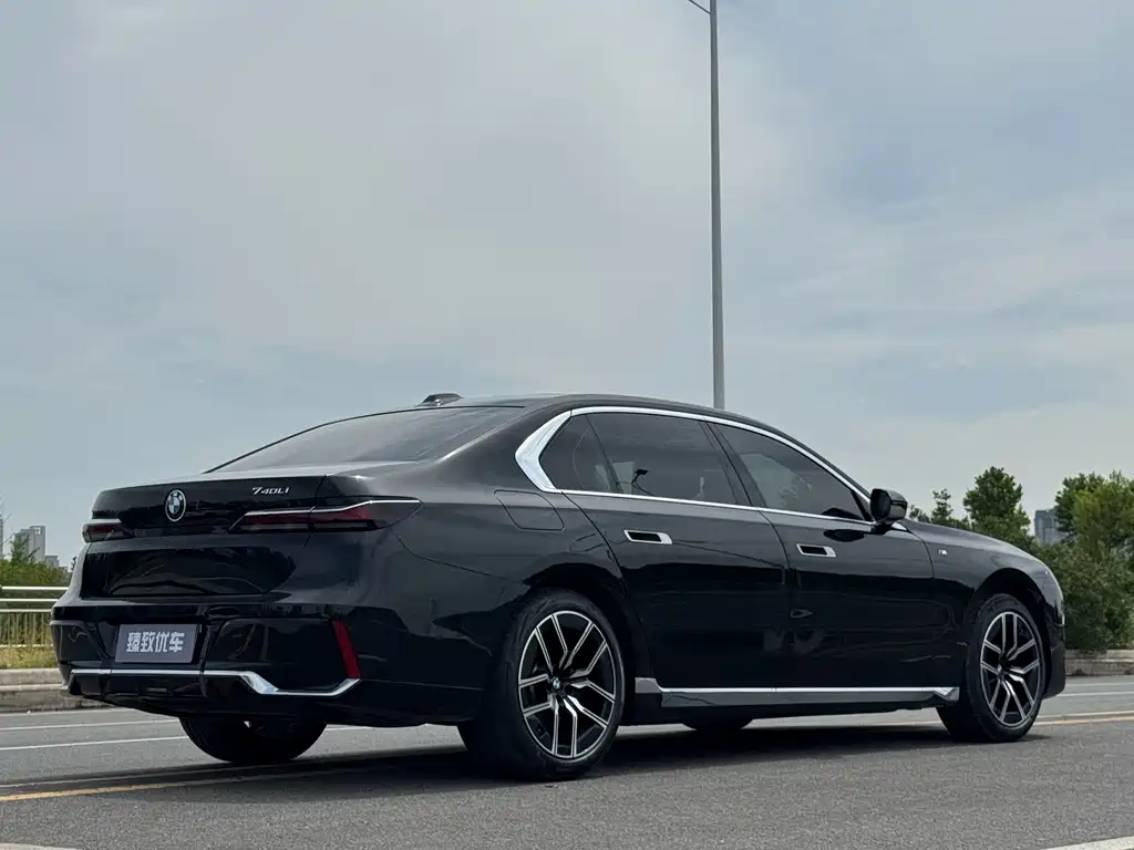 BMW 7 Series 7 2023 735Li M Sport
