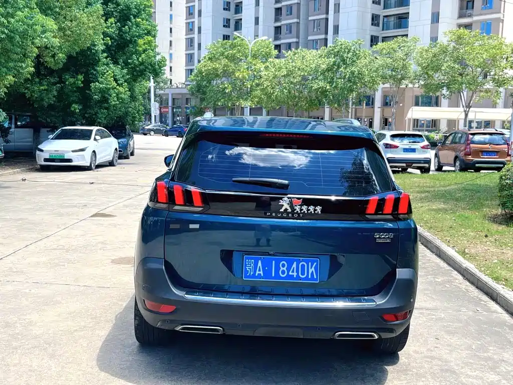 Peugeot 5008 2017 380THP 7 мест Luxury