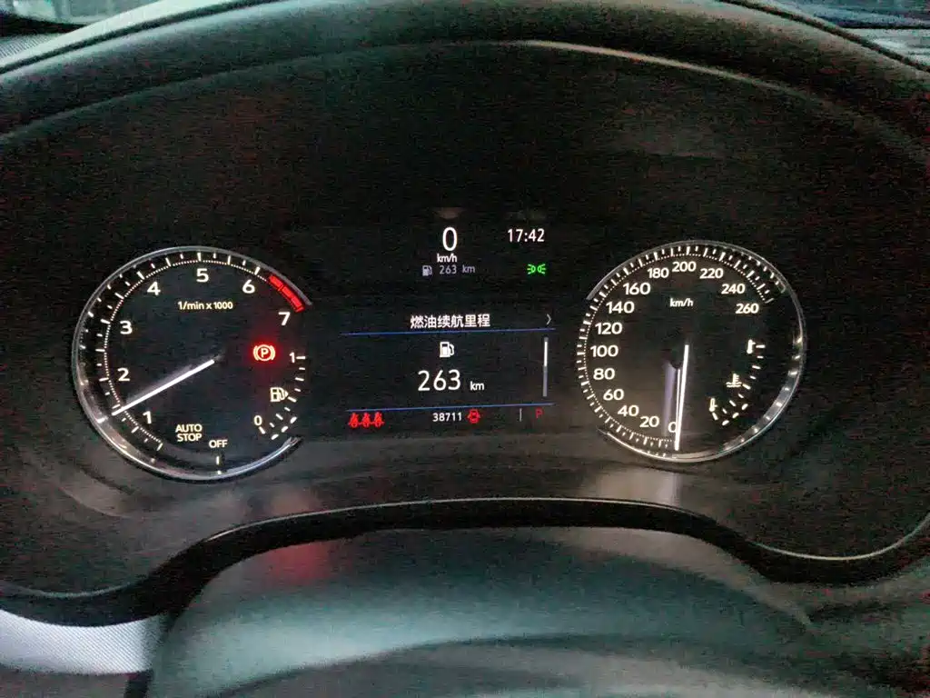 Cadillac XT4 — миниатюра 7