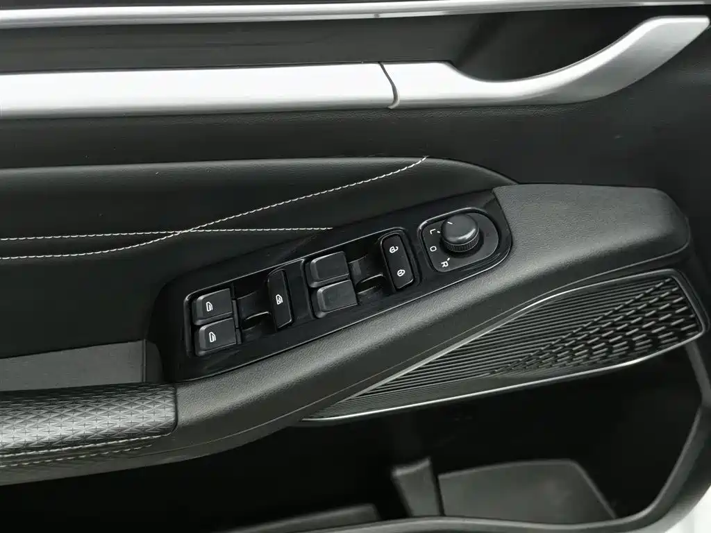 Geely Emgrand 2022 4 1.5L CVT Luxury