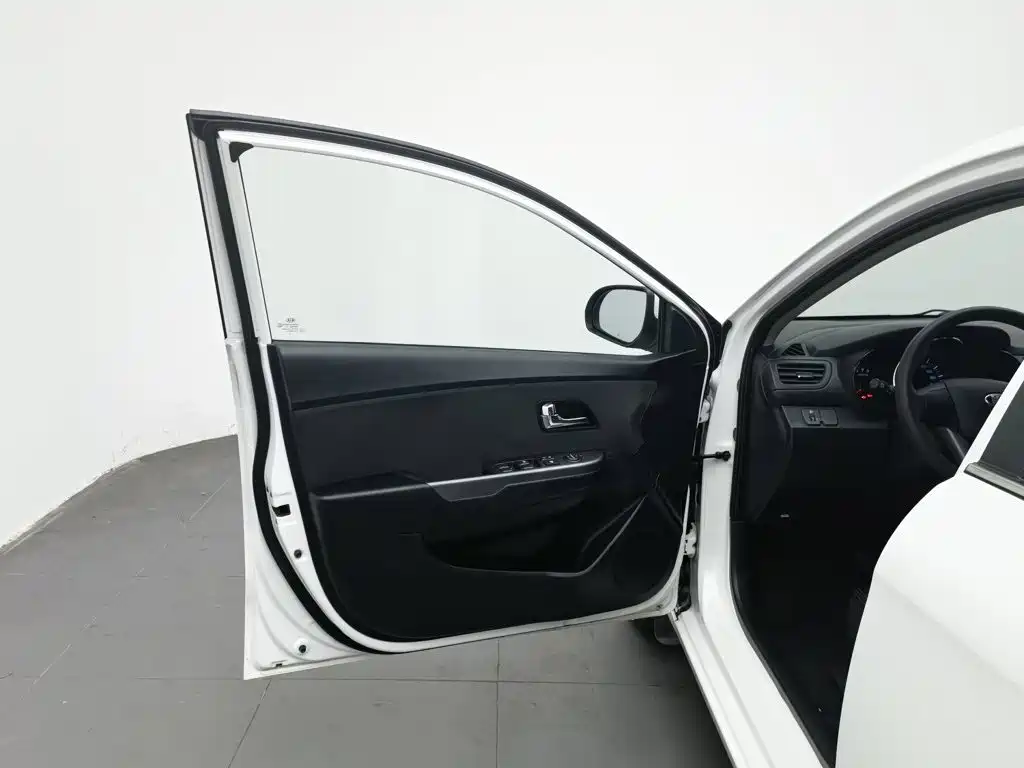 Kia K2 — миниатюра 8