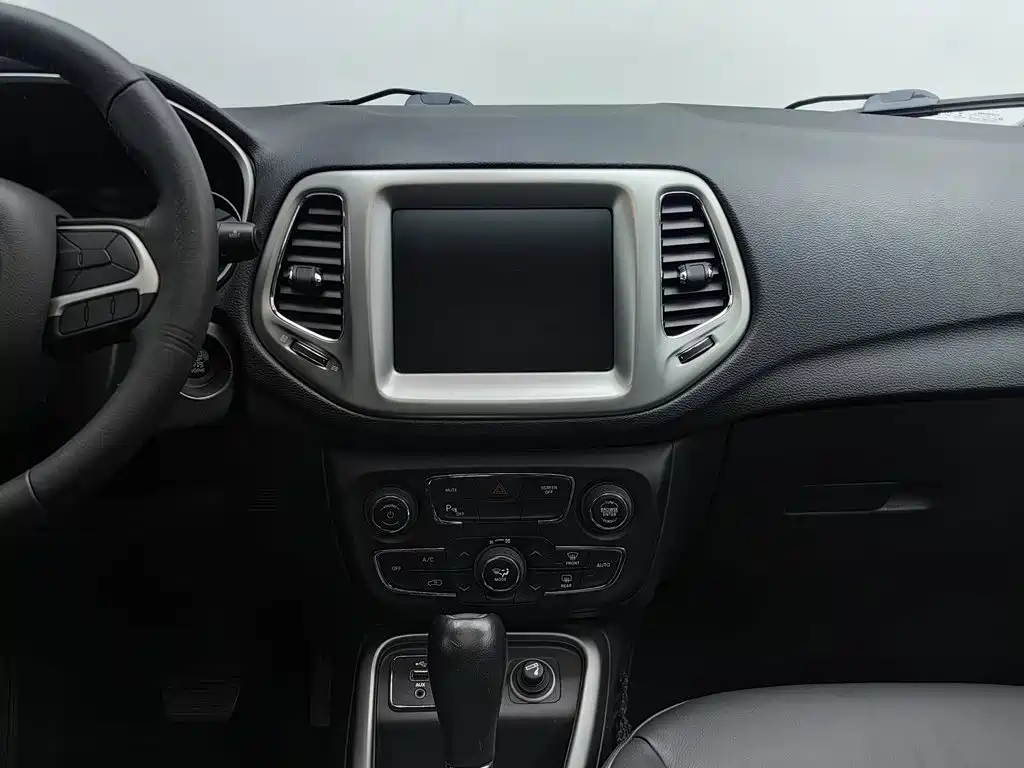Jeep Compass — миниатюра 12
