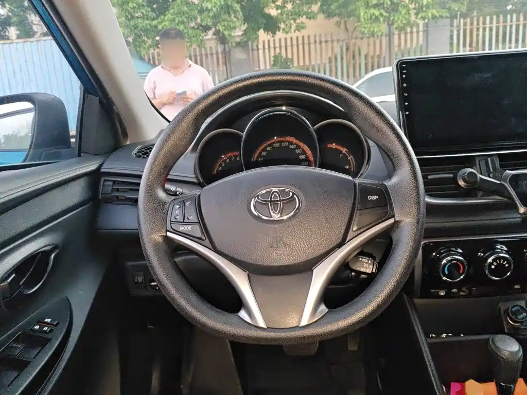Toyota Yaris L — миниатюра 3