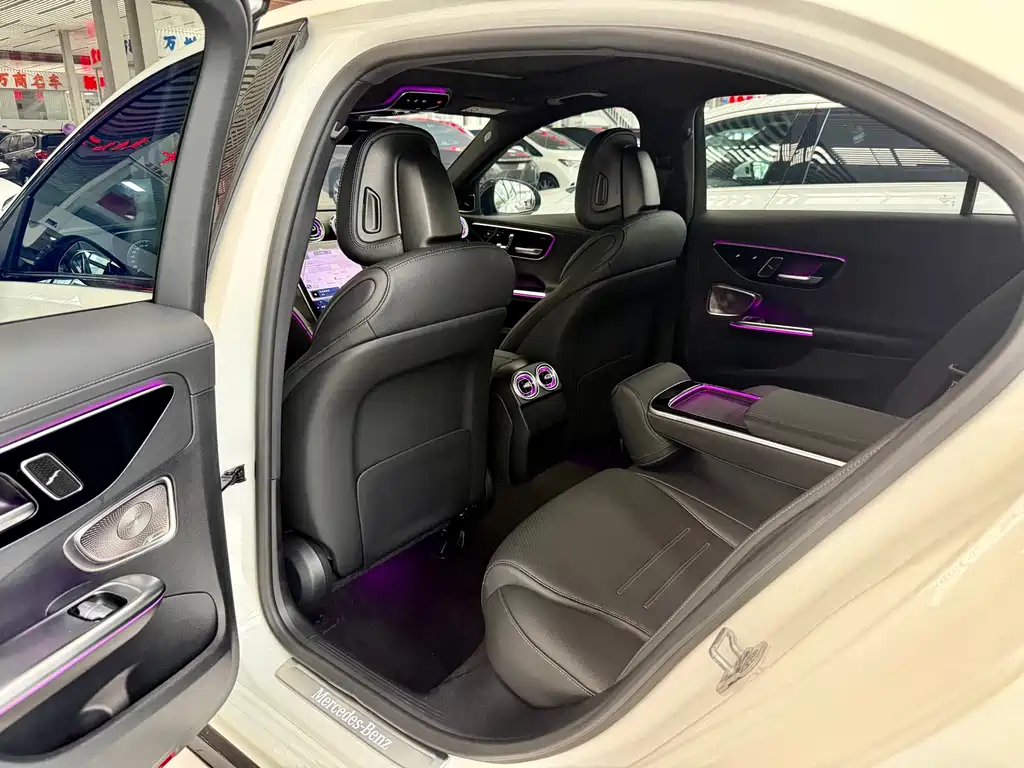 Mercedes-Benz C-Class — миниатюра 6