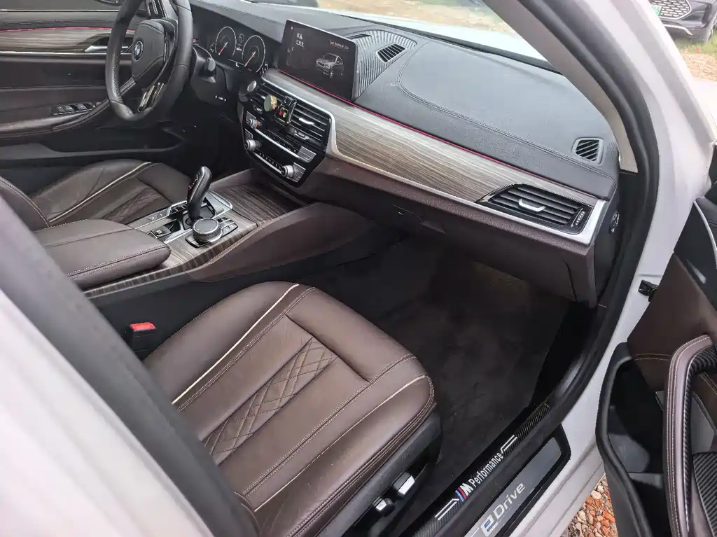 BMW 5 Series New Energy — миниатюра 9