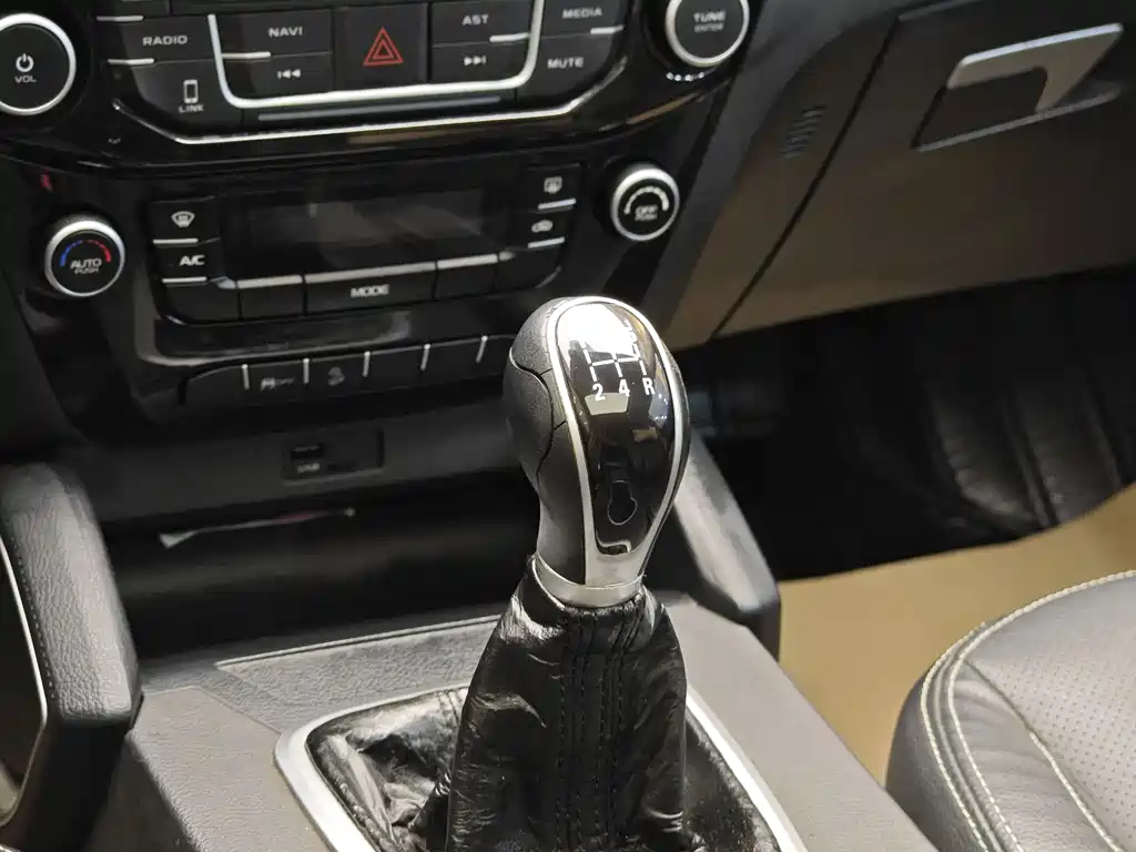 GEELY AUTOMOBILE VISION X6