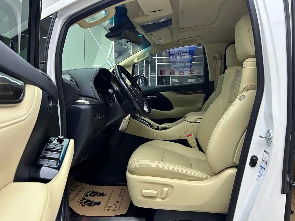 Toyota Vellfire — миниатюра 6