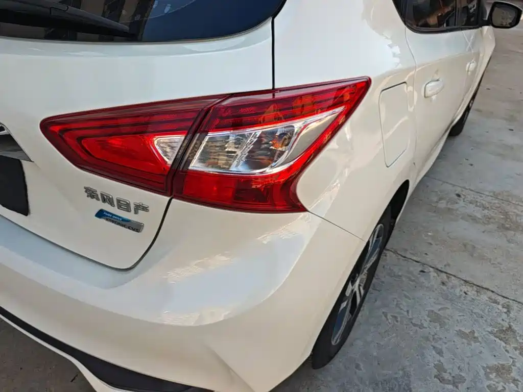 Nissan Tiida — миниатюра 8