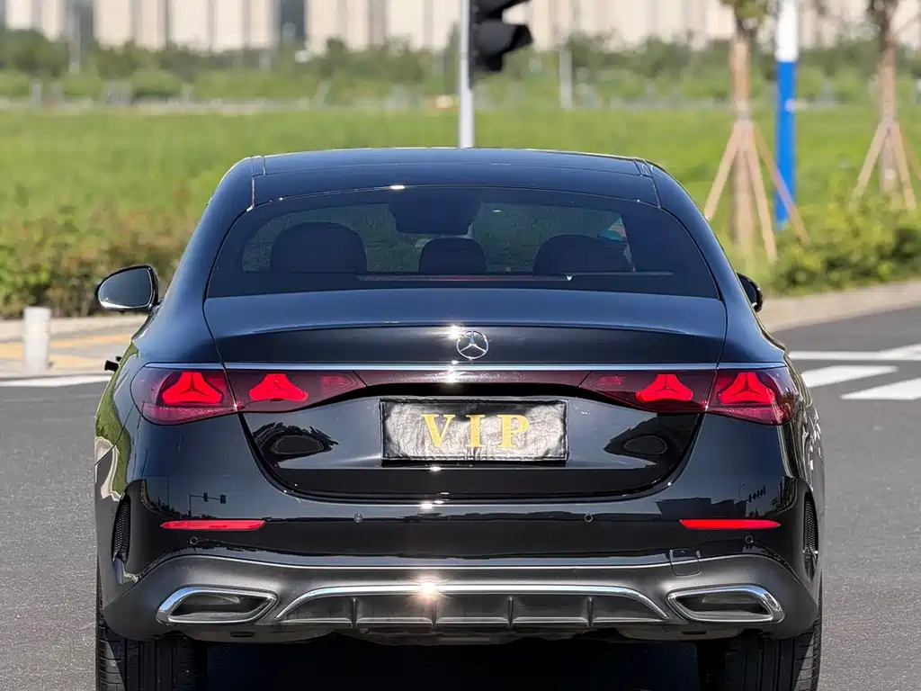 Mercedes-Benz E-Class — миниатюра 18