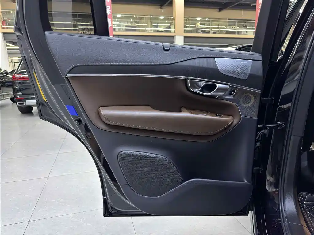 Volvo XC90 — миниатюра 12