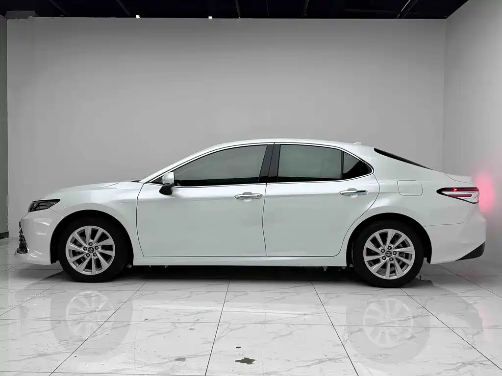Toyota Camry 2023 2.0G Luxury