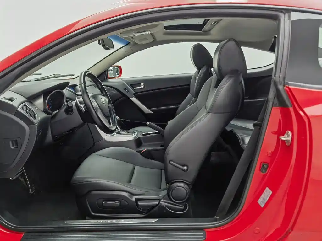 Hyundai Genesis Coupe — миниатюра 10
