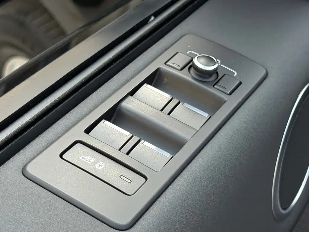 Land Rover Discovery — миниатюра 13