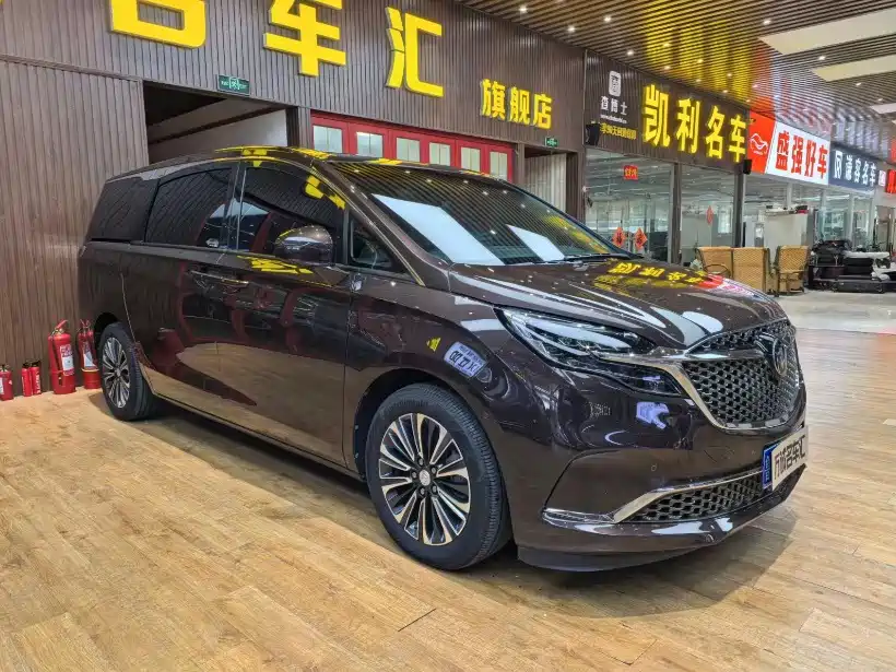Buick GL8 — миниатюра 3