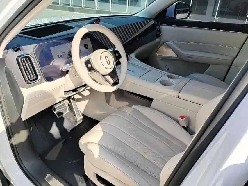 Aito M8 2025 Max+ 53.4kWh 6 мест (192 ）