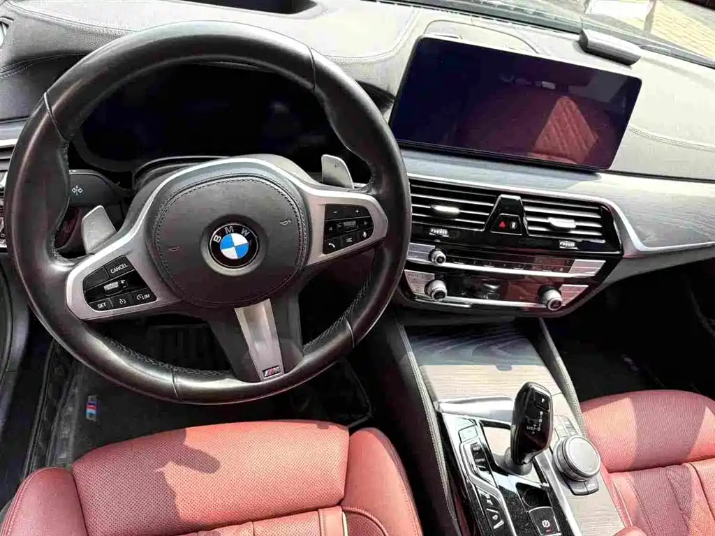 BMW 5 Series — миниатюра 4