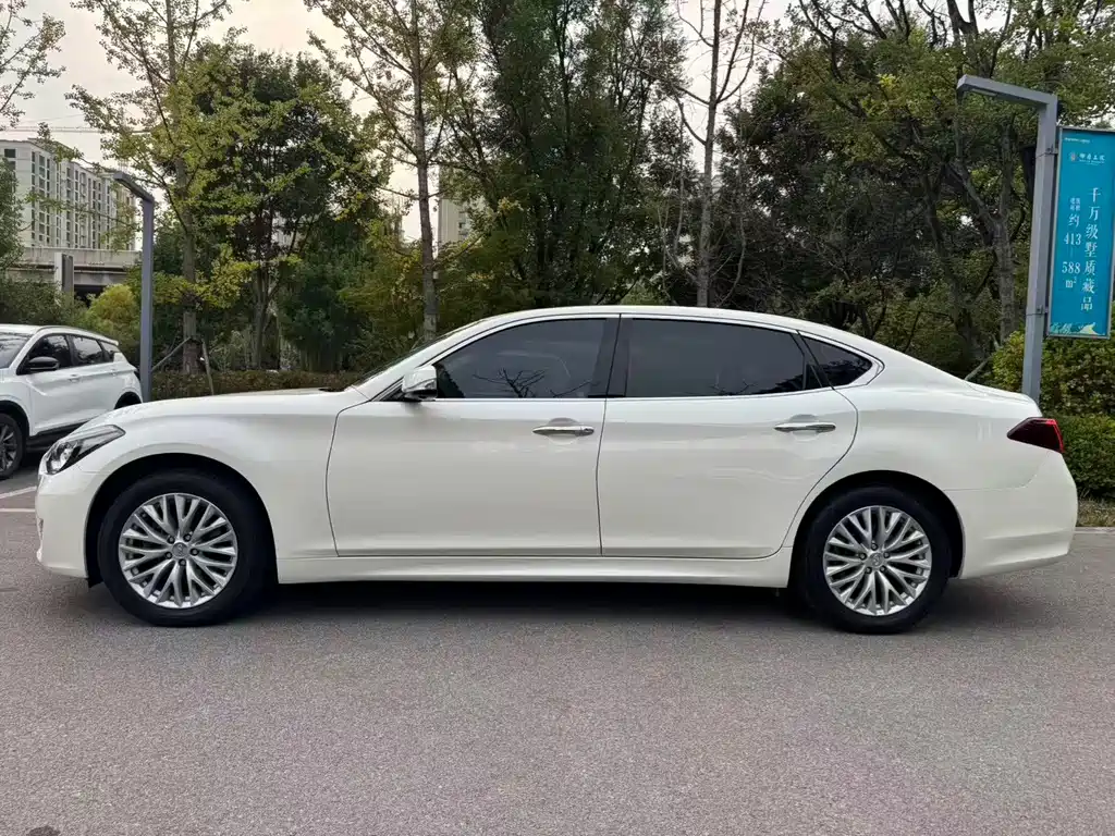 Infiniti Q70 — миниатюра 17