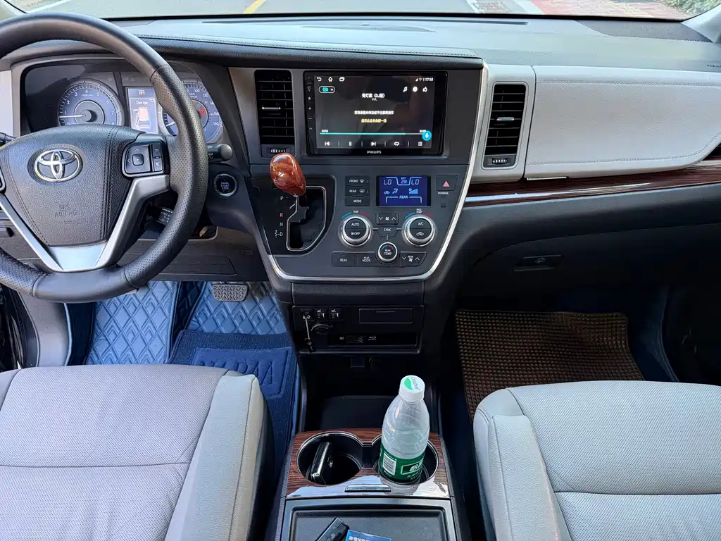 Toyota Sienna — миниатюра 5