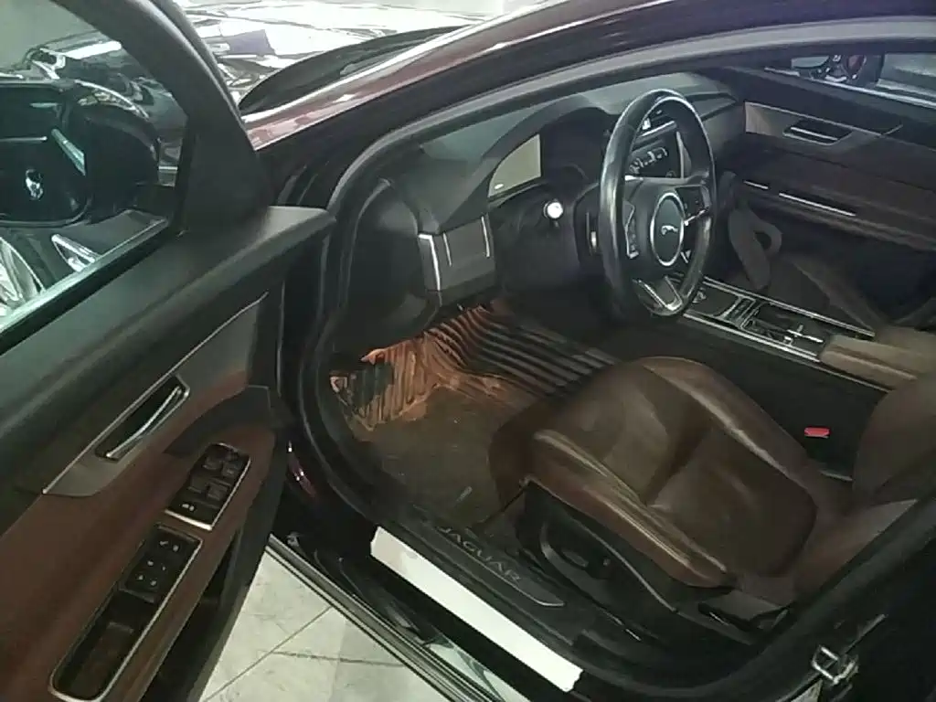 Jaguar XFL — миниатюра 16