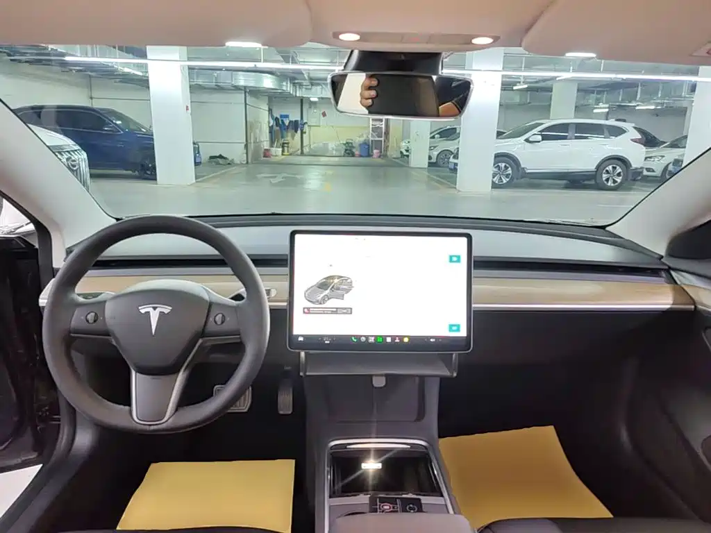 Tesla Model 3 — миниатюра 10
