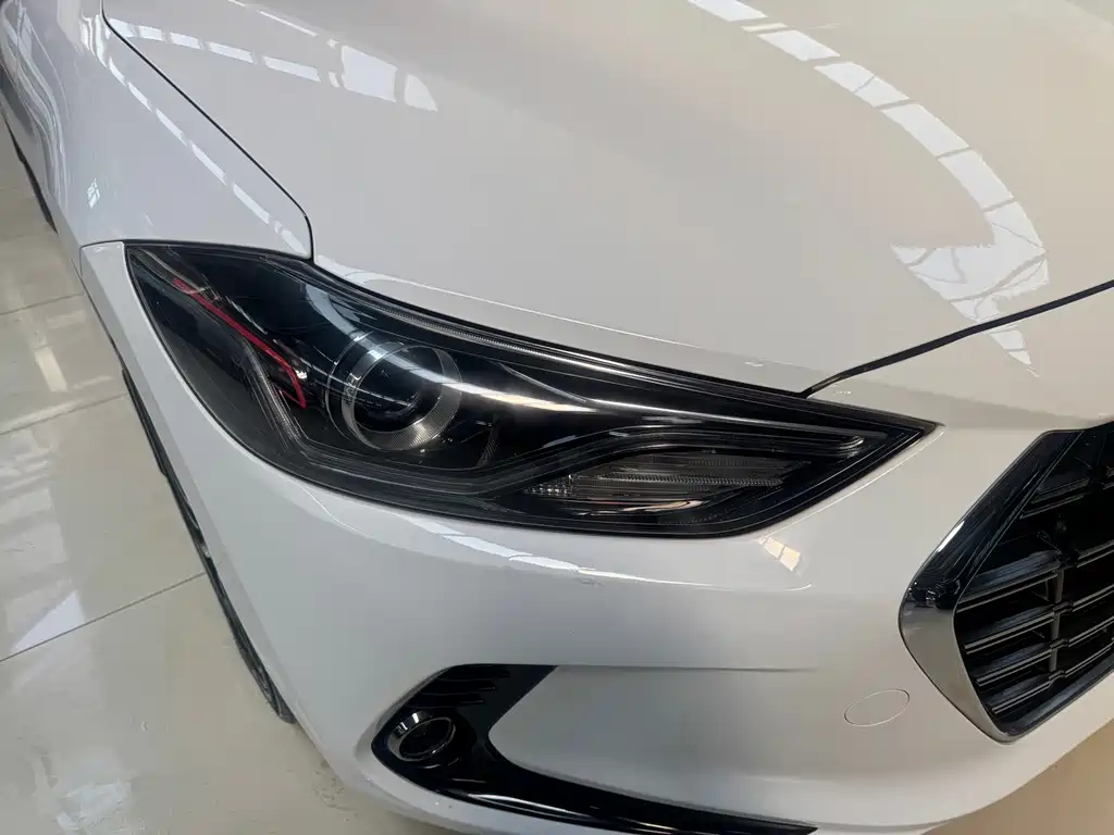 Hyundai Elantra — миниатюра 12