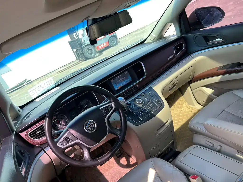 Buick GL8 — миниатюра 5