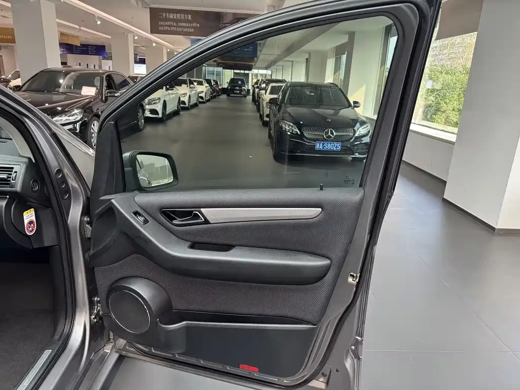 Mercedes-Benz B-Class — миниатюра 2