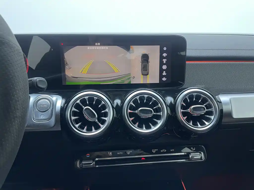 Mercedes-Benz GLB — миниатюра 10