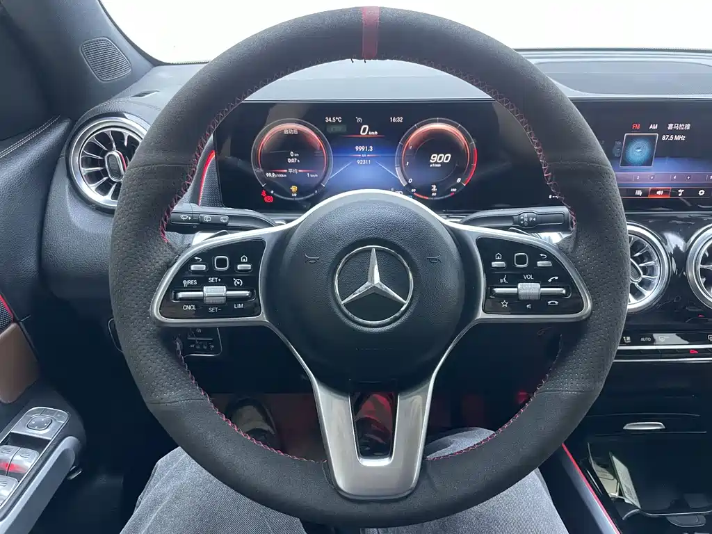 Mercedes-Benz GLB — миниатюра 9