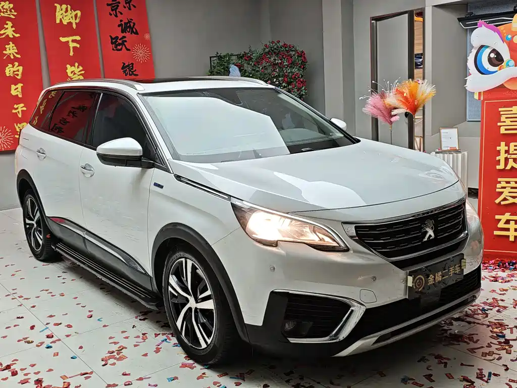 PEUGEOT 5008