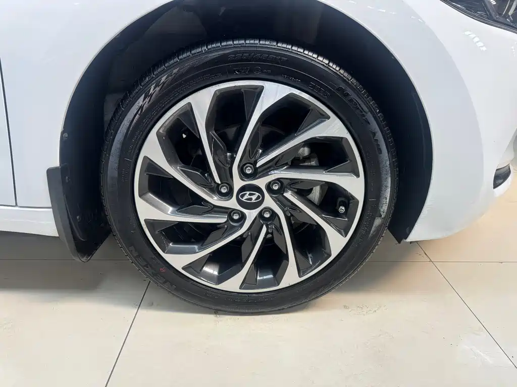 Hyundai Elantra — миниатюра 11