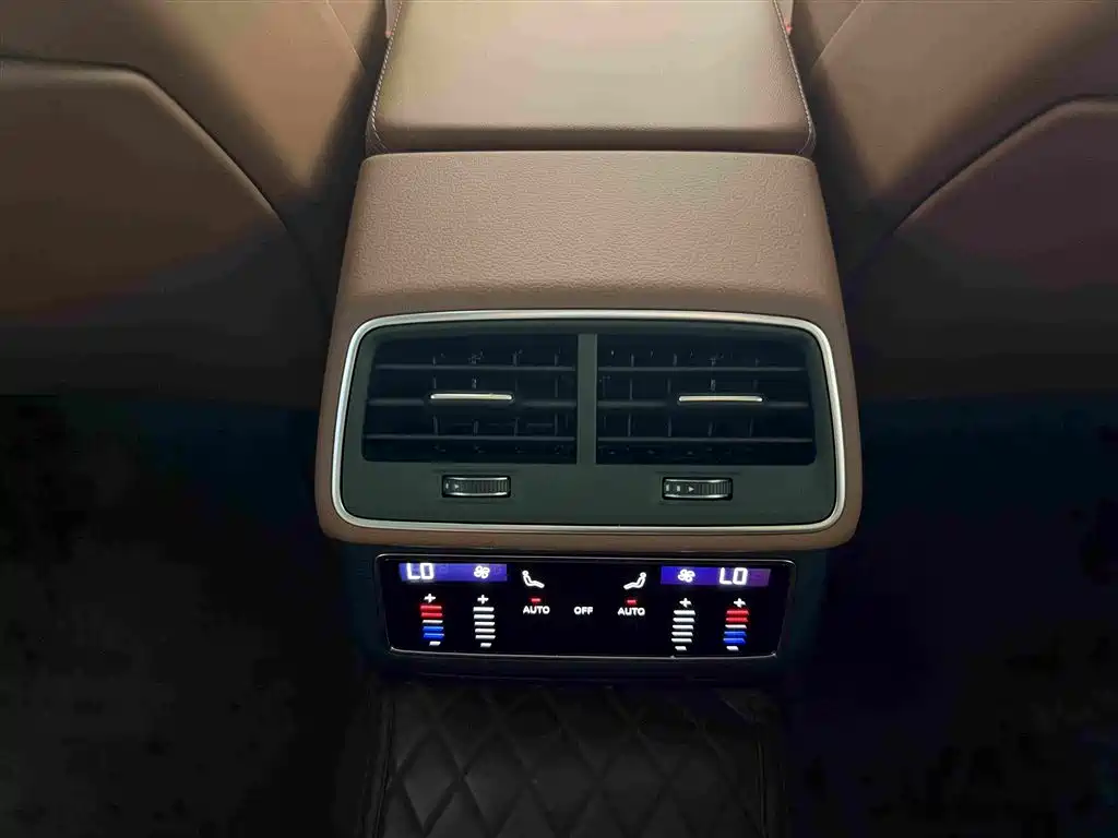 Audi A7L — миниатюра 13