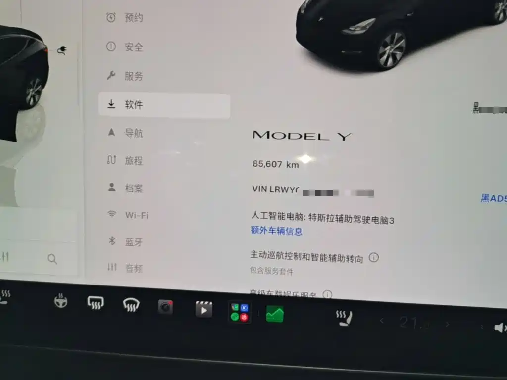 Tesla Model Y — миниатюра 12
