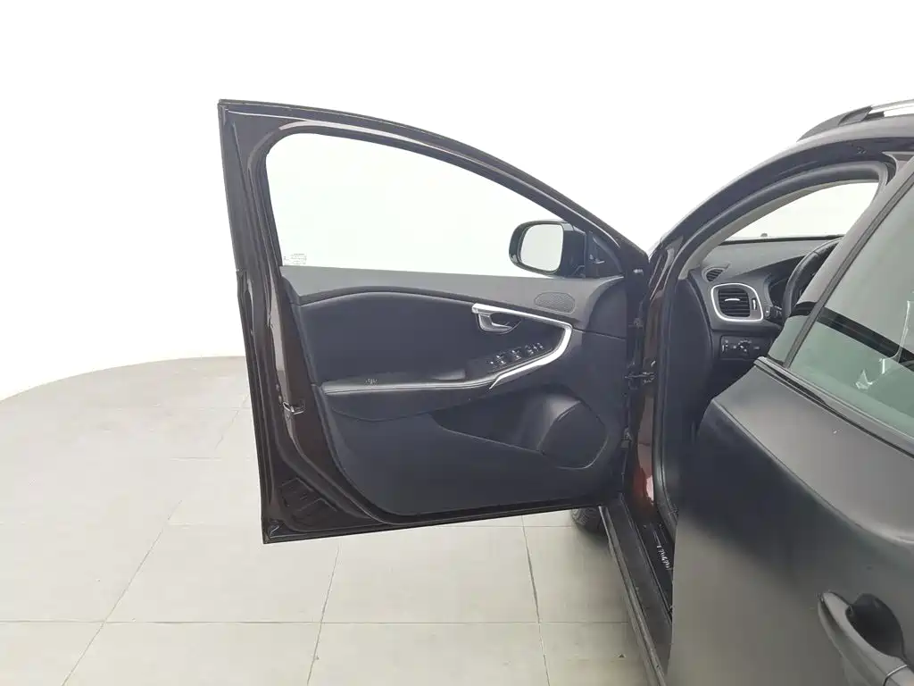 Volvo V40 — миниатюра 8