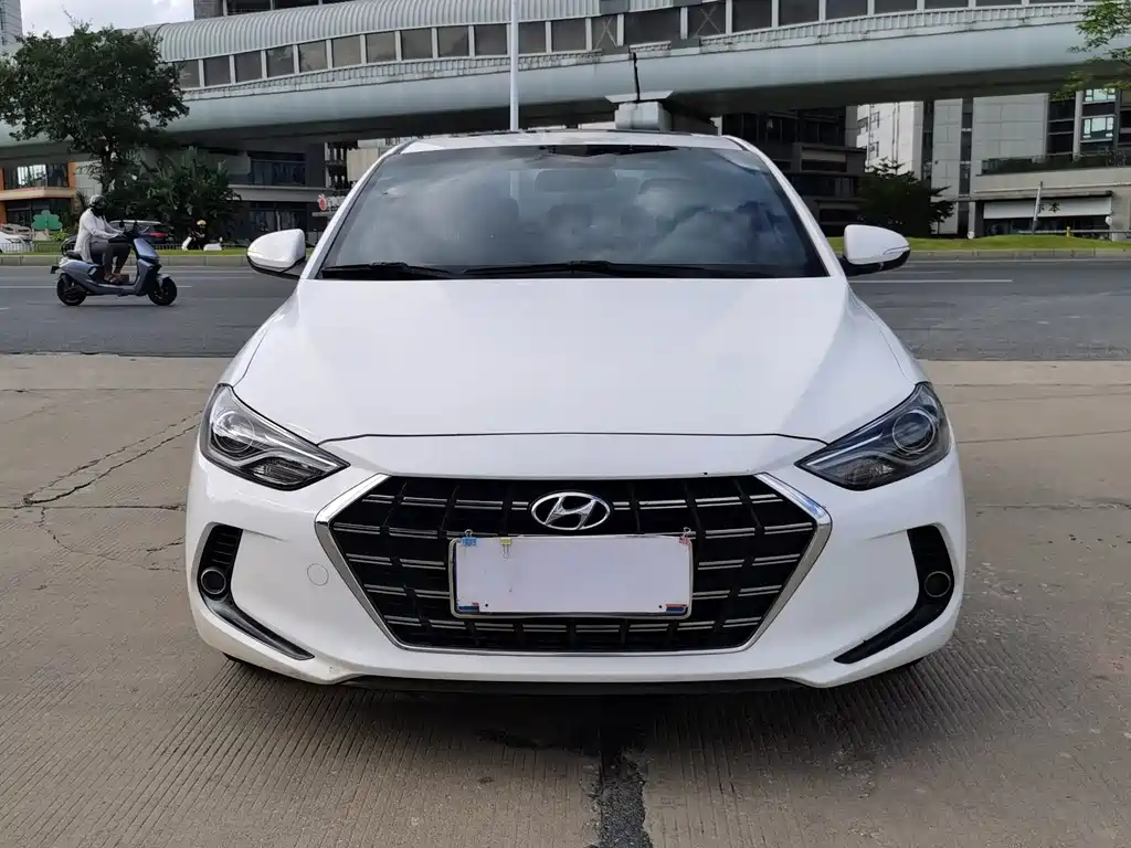 Hyundai Elantra — миниатюра 2