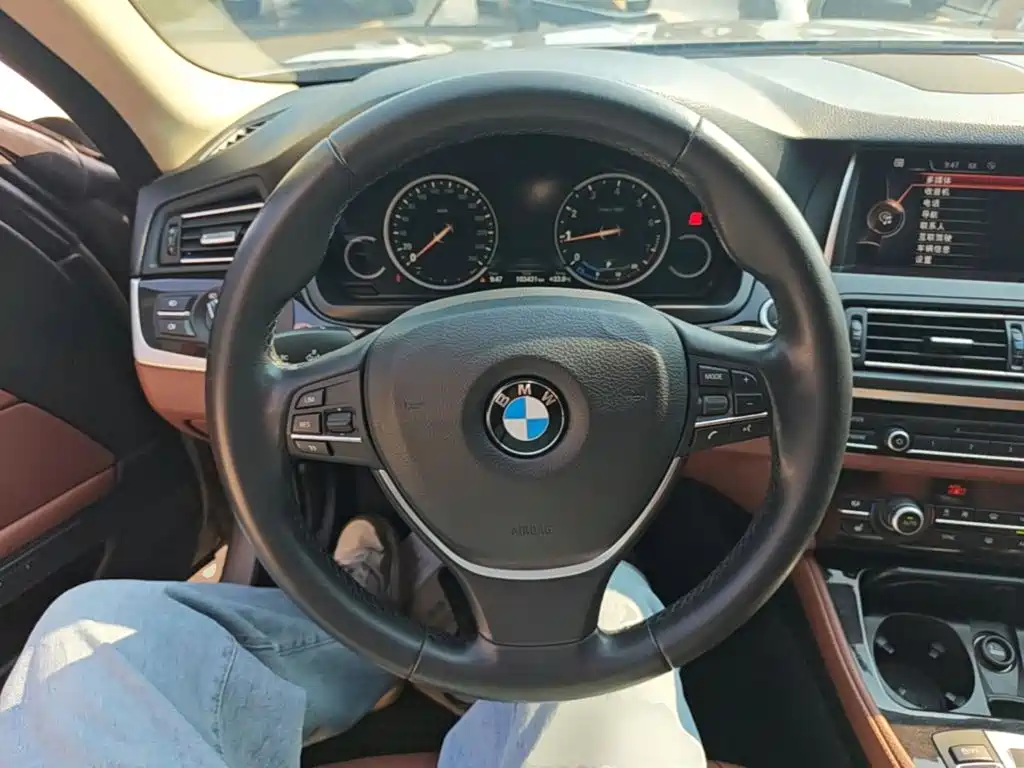 BMW 5 Series — миниатюра 11