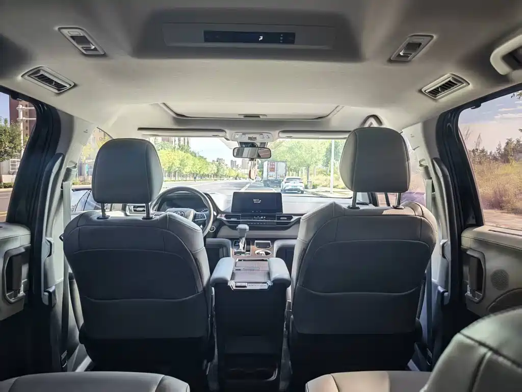 Toyota Granvia — миниатюра 16