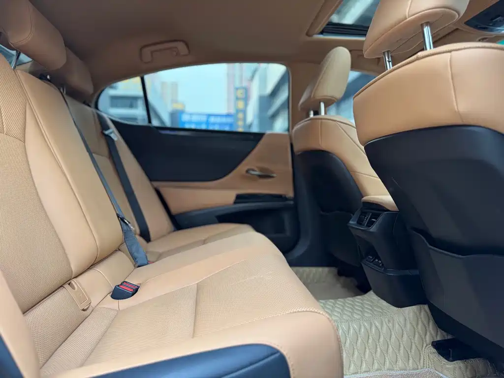 Lexus ES — миниатюра 18