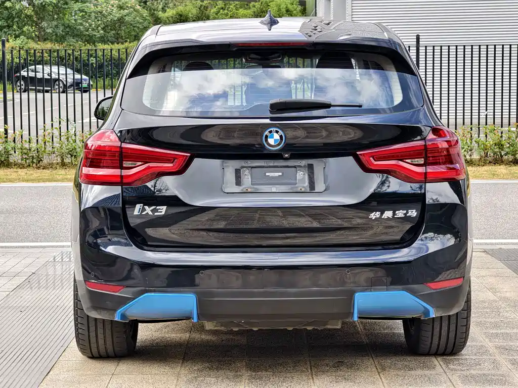 BMW iX3 — миниатюра 7