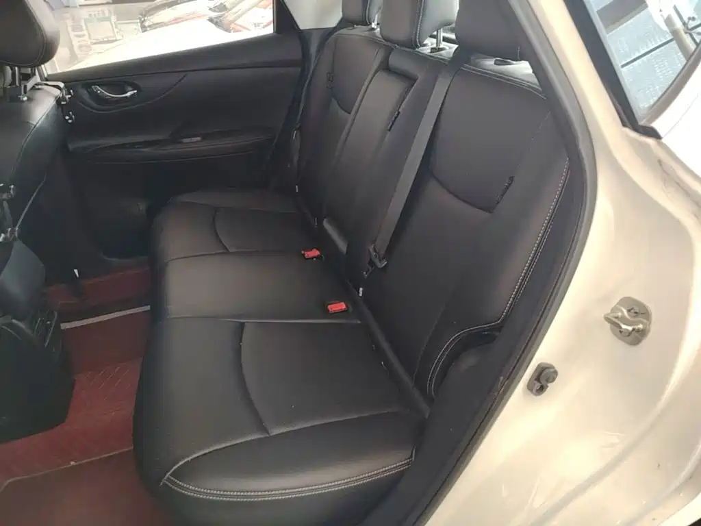 Nissan Tiida — миниатюра 17