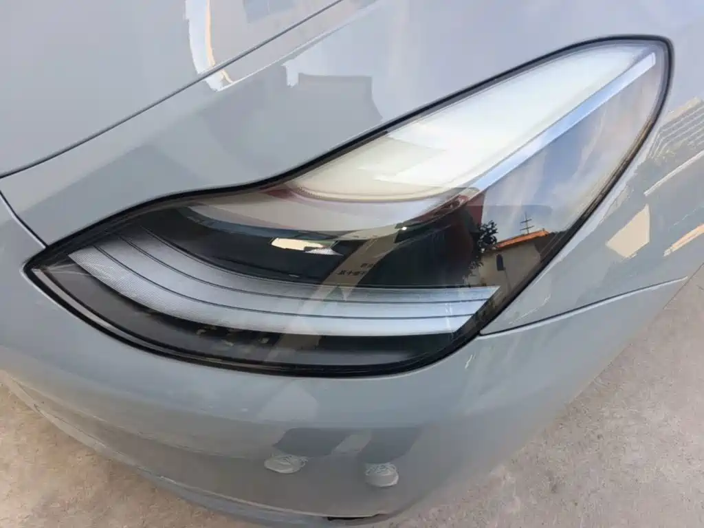 Tesla Model Y — миниатюра 24
