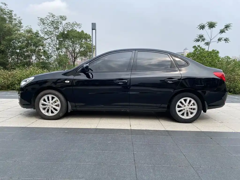 Hyundai Elantra — миниатюра 7