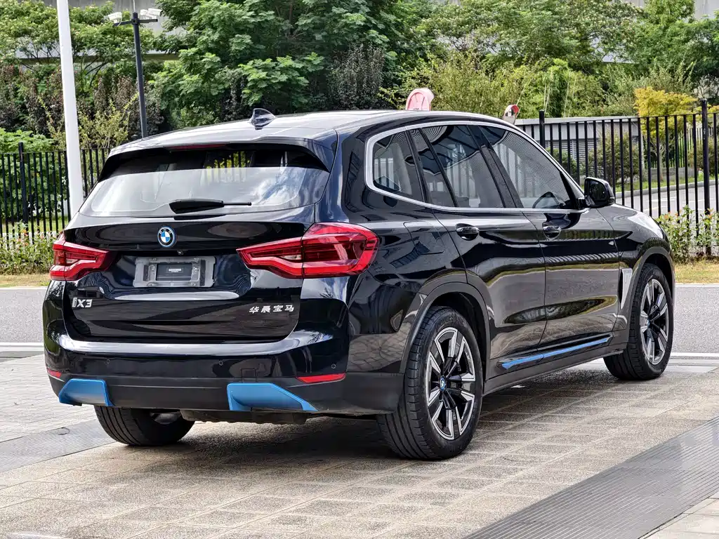 BMW iX3 — миниатюра 8