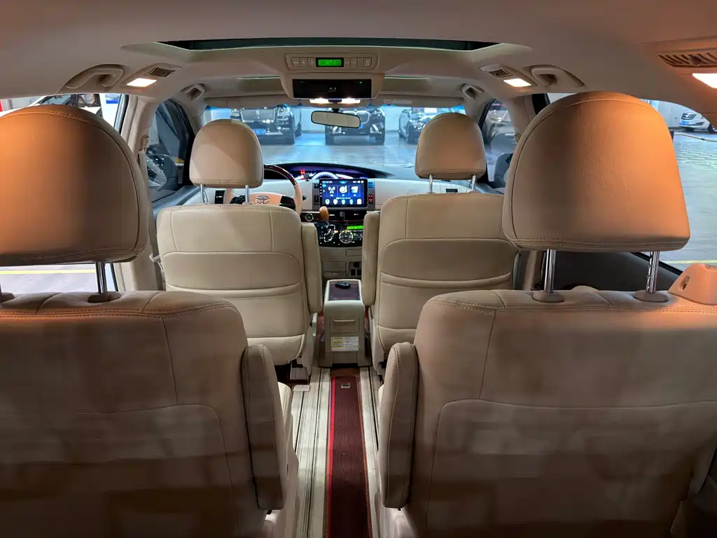 Toyota Previa — миниатюра 7