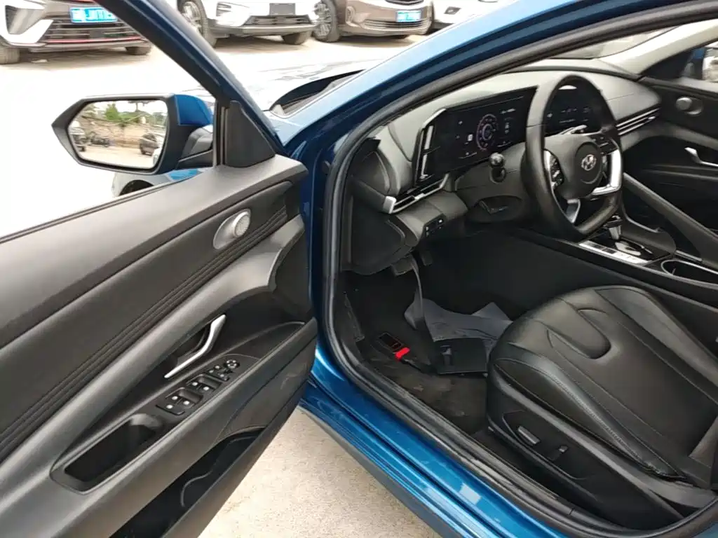 Hyundai Elantra — миниатюра 16
