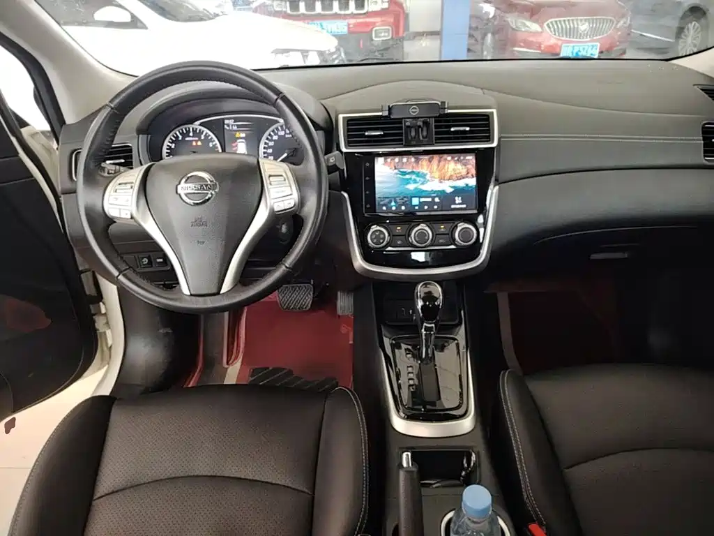 Nissan Tiida — миниатюра 10