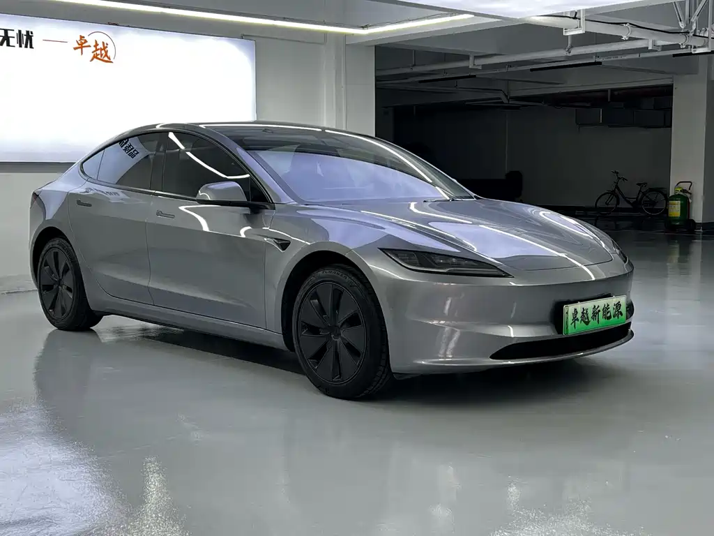 Tesla Model 3 — миниатюра 3