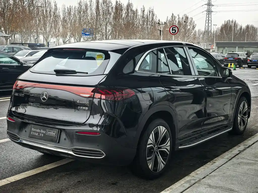 MERCEDES-BENZ EQE SUV